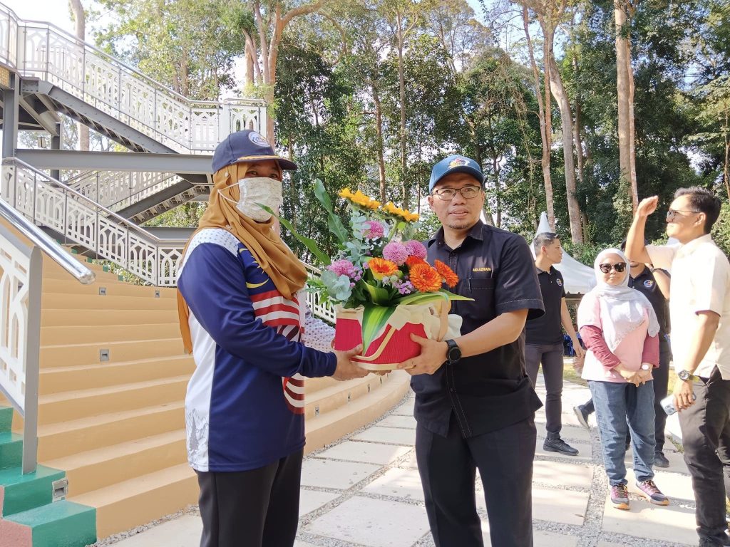 LAWATAN TSUK (PEMBANGUNAN) KE MONUMEN BENDERA GERGASI BUKIT BERUANG