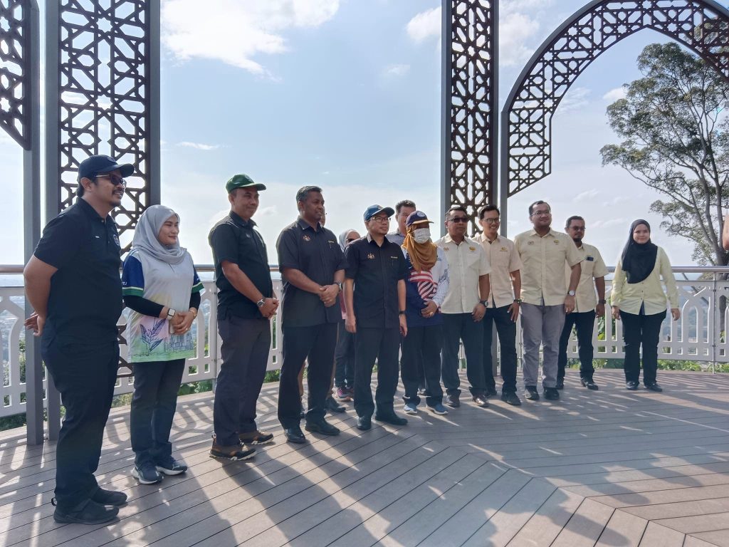 LAWATAN TSUK (PEMBANGUNAN) KE MONUMEN BENDERA GERGASI BUKIT BERUANG 2