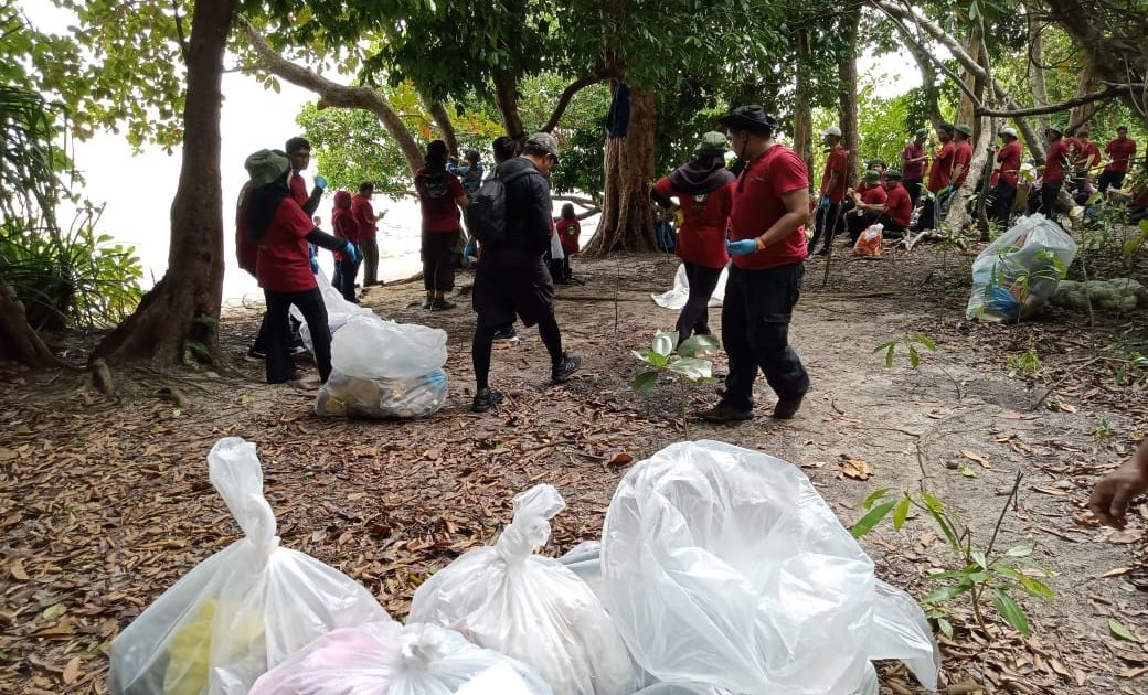 Program CSR Pembersihan Pantai dan Penanam Pokok Hutan Di Taman Eko-Rimba Tanjung Tuan 3