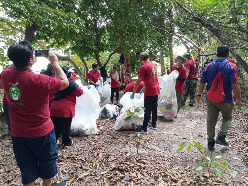 Program CSR Pembersihan Pantai dan Penanam Pokok Hutan Di Taman Eko-Rimba Tanjung Tuan 2